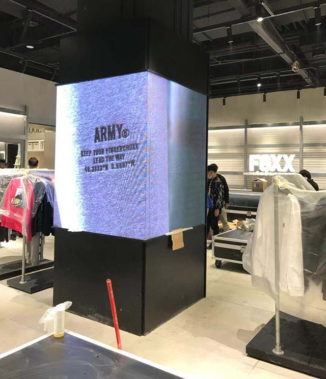 云南昆明某商鋪LED全彩顯示屏由上海智彩科技設計、安裝