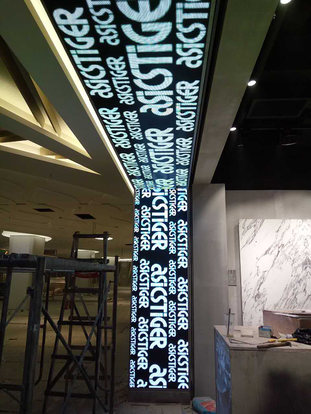 浙江杭州國大城市廣場室內(nèi)LED顯示屏由上海智彩科技設(shè)計、安裝